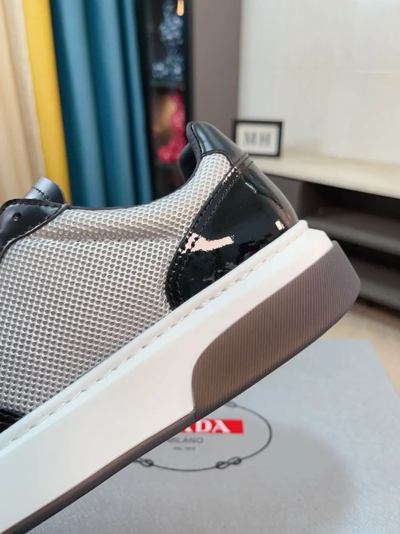 Men's shoes 💰600🌹🌹High-quality new Prada counters are launched simultaneously. The new men's shoes and 😘fabrics are selected from imported mesh and glue-spraying technology. Imported cowhide lining. 👍🏿High-end☄️Open-molded non-slip rubber outsole, exquisite lines, simple and elegant, comfortable and high-end for leisure travel. Code number: 38 to 44